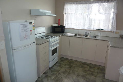 Lakes Entrance Country Cottages - Tourism Gold Coast 3