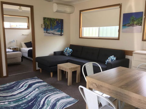Lakes Jakaranda Holiday Units - Tourism Gold Coast 1
