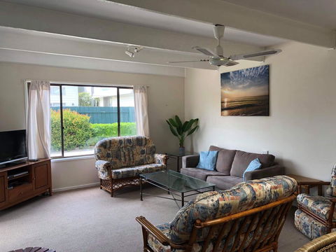 Lakes Jakaranda Holiday Units - Tourism Gold Coast 3