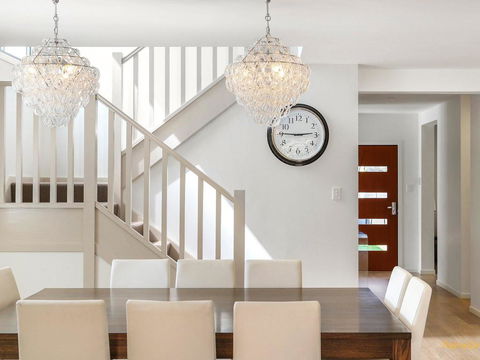 Lakeside Luxury - 13 Lake Street - Tourism Gold Coast 1
