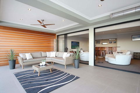 Lang Street Luxury Retreat - Mulwala - Tourism Gold Coast 3