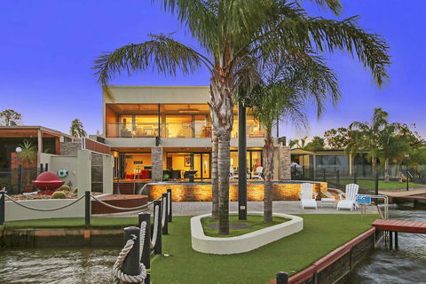 Lang Street Luxury Retreat - Mulwala - Tourism Gold Coast 0