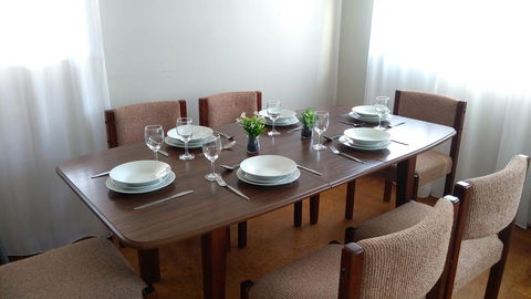 Large 5-Bedroom House With Wifi & Netflix Close To Taronga Western Plains Zoo - Tourism Gold Coast 1