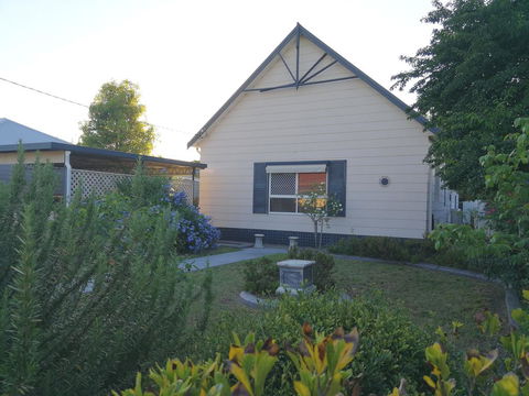 Large 6-Bedroom House With Wifi & Netflix Close To Singleton CBD Hunter Valley - Tourism Gold Coast 0