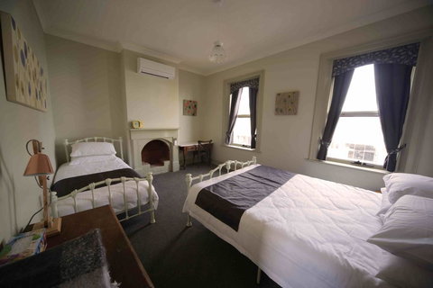 Latrobe Art Apartments - Tourism Gold Coast 0