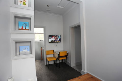Latrobe Art Apartments - Tourism Gold Coast 2