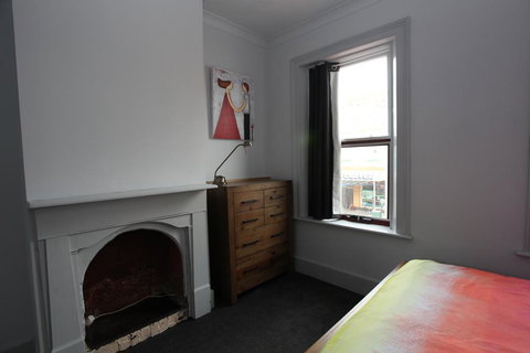 Latrobe Art Apartments - Tourism Gold Coast 3