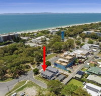 LAVISH BEACH HOUSE ON THE SURF SIDE - Tourism Gold Coast