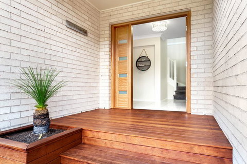 Laze @ Lemon Tree - Tourism Gold Coast 0