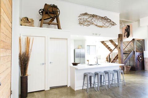 Lazy River Estate Boat House Villa - Tourism Gold Coast 2