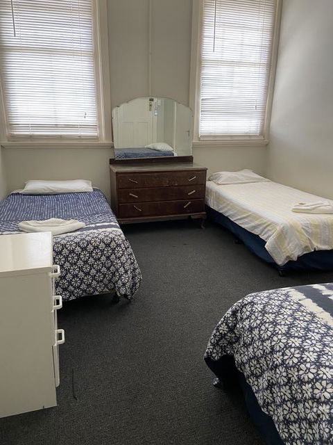 Leeton Hotel - Tourism Gold Coast 2