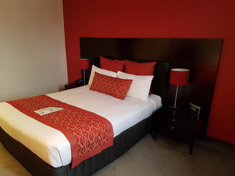 Leichhardt Hotel - Tourism Gold Coast 3