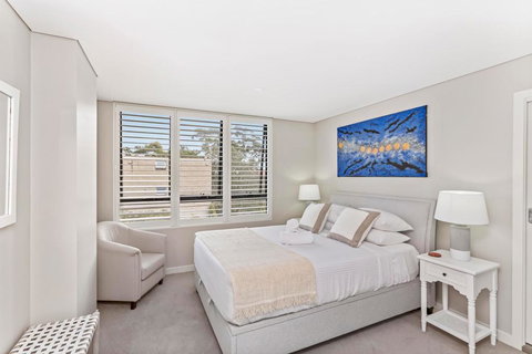 Light Filled Apartment With Sweeping Harbour Views - Tourism Gold Coast 1
