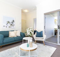 Light bright and spacious unit close to beaches - Gold Coast