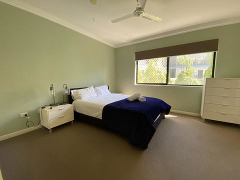 Lighthouse Apartments On The Strand - Tourism Gold Coast 3
