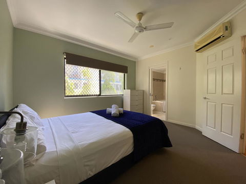 Lighthouse Apartments On The Strand - Tourism Gold Coast 1