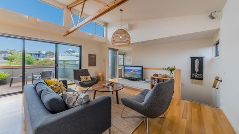 Luxe Townhouse - Linen/WiFi Included - Tourism Gold Coast 2