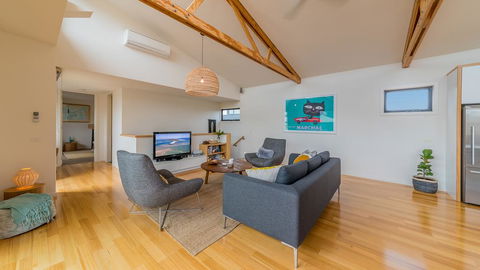 Luxe Townhouse - Linen/WiFi Included - Tourism Gold Coast 3