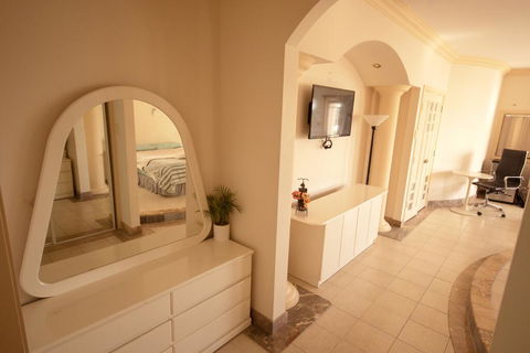 Luxuary Self-contained Living With Spa. - Tourism Gold Coast 2