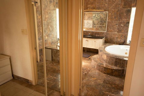 Luxuary Self-contained Living With Spa. - Tourism Gold Coast 1