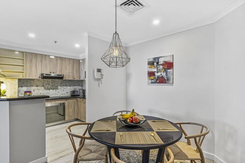 Luxurious Harbour View Apartment Steps From City - Tourism Gold Coast 1