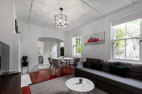 Luxurious Historic Home With Harbour Bridge Views - Tourism Gold Coast 0