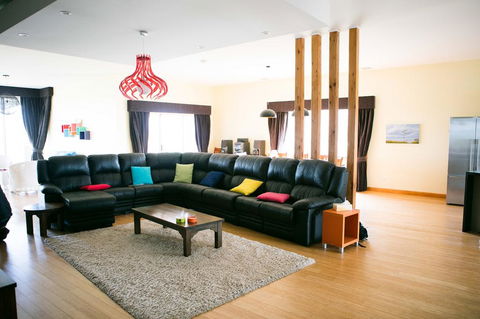 Luxurious Waterfront 10 Minutes Drive To Phillip Island (sleeps 12) - Tourism Gold Coast 3