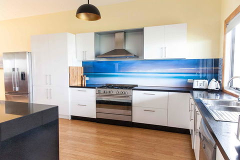 Luxurious Waterfront 10 Minutes Drive To Phillip Island (sleeps 12) - Tourism Gold Coast 0