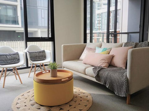 Luxury 1 Bedroom + 1 Study With 1 Parking - Tourism Gold Coast 1