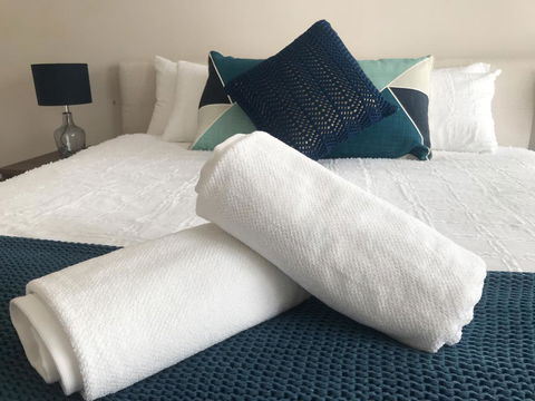 Luxury 4BR Home With KING Bed Lakes Entrance - Tourism Gold Coast 2