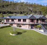 Luxury 6 Bedroom Home with Pool and Spa - Gold Coast