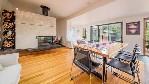 LUXURY BY THE SEA - CLOSE TO THE BEACH - Tourism Gold Coast 2