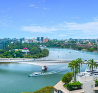 Luxury River City Views with Pool Gym Cafe WiFi Hospital - Tourism Gold Coast