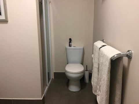Luxury Room 15mins From Wagga's CBD - Tourism Gold Coast 3