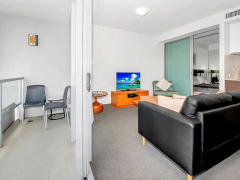Luxury Waterfront Escape On The Harbour 315 - Tourism Gold Coast 3