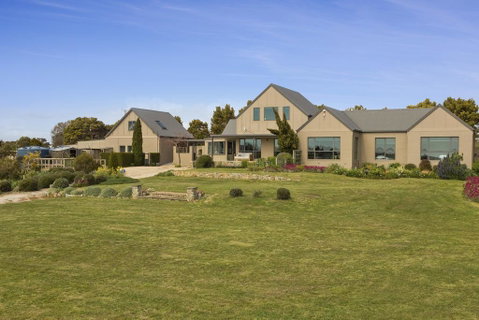 LUXURY WATERFRONT FAMILY HOME-TASMANIA (I)-L'Abode - Tourism Gold Coast 3