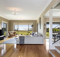 LUXURY WATERFRONT FAMILY HOME-TASMANIA I-L'Abode - Gold Coast
