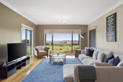 LUXURY WATERFRONT FAMILY HOME-TASMANIA (I)-L'Abode - Tourism Gold Coast 1