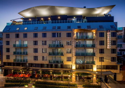 Majestic Roof Garden Hotel - Tourism Gold Coast 2