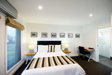 Mansi On Raymond - Tourism Gold Coast 1