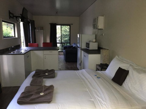 Mapleton Cabins & Caravan Park - Tourism Gold Coast 3
