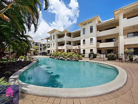 Marina View Apartment - Walk To The Strand - Tourism Gold Coast 1