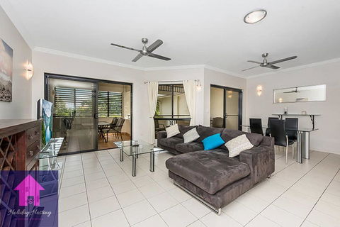 Marina View Apartment - Walk To The Strand - Tourism Gold Coast 3