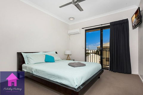Marina View Apartment - Walk To The Strand - Tourism Gold Coast 2