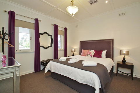 McKenzie House - Tourism Gold Coast 1