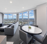 Meriton Suites Adelaide Street - Tourism Gold Coast