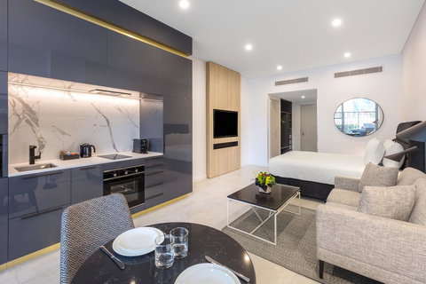 Meriton Suites Broadbeach - Tourism Gold Coast 2