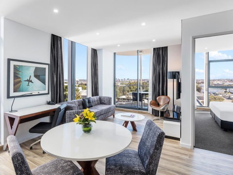 Meriton Suites Mascot Central - Tourism Gold Coast 0