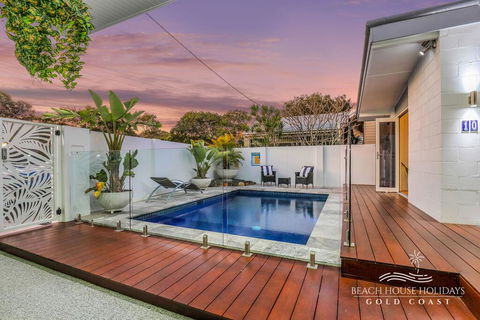 Miami Beachside Beach House - Tourism Gold Coast 0