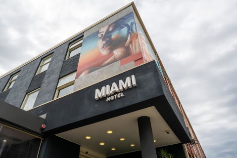 Miami Hotel Melbourne - Tourism Gold Coast 0